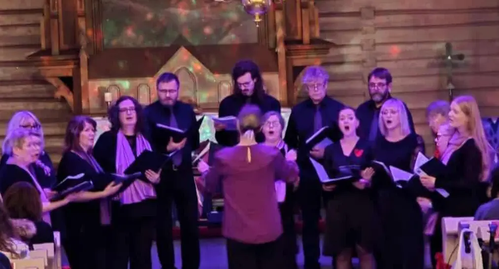 Une photo du choeur de Vevelstad