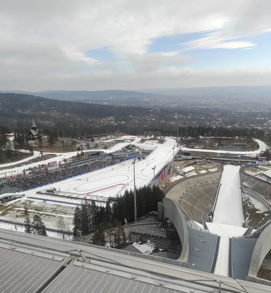 Vue depuis le sommet du tremplin de saut à ski d'Holmenkollen