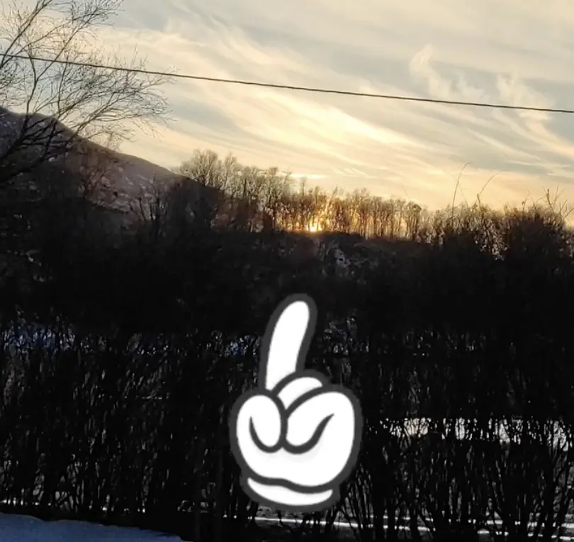 Une photo du soleil depuis le village de Vevelstad