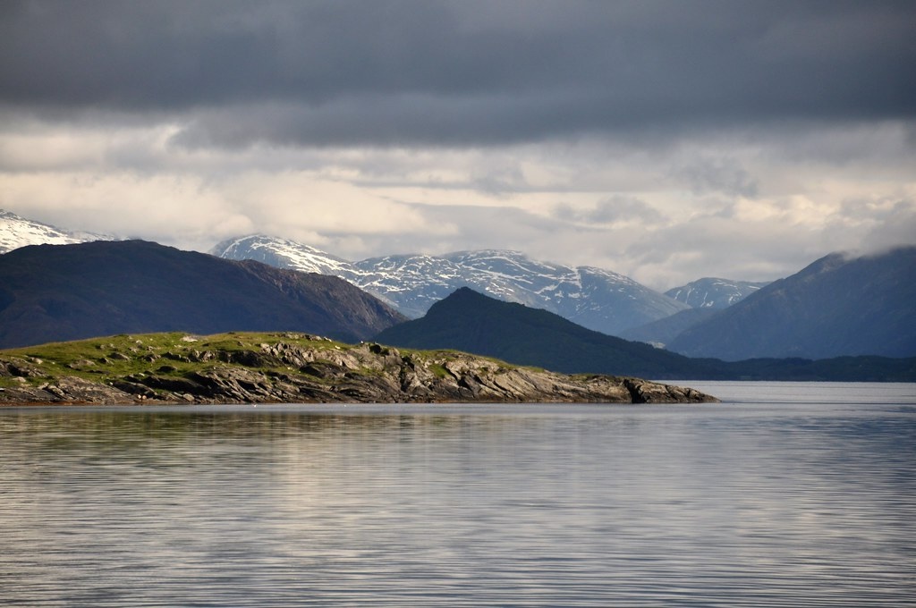 Une magnifique vue de Vevelstad Une photographie prise depuis le village de Vevelstad, en Norvège